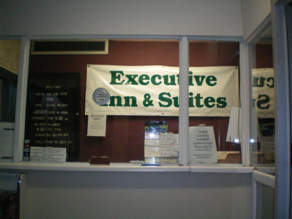 Executive Inn & Suites - Огаста Экстерьер фото